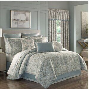 Five Queens Court Garrison Spa Comforter Set with Shams